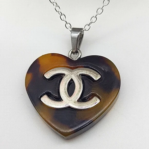 Lavish zipper Pull Tortoiseshell Heart Pendant - Picture 4 of 6